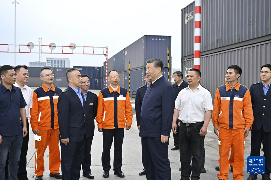 习近平在重庆考察时强调 进一步全面深化改革开放 不断谱写&lt;br/&gt;中国式现代化重庆篇章